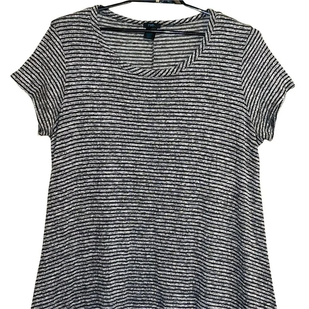 Rue+ Women Swing Dress 4X Striped Black White Short Sleeve Shark Bite Stretch US - Picture 4 of 9